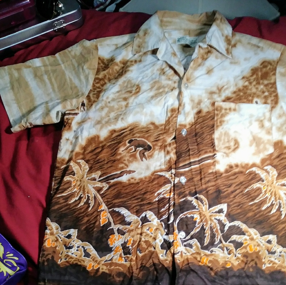 RARE DiamondHead Sportswear Button up